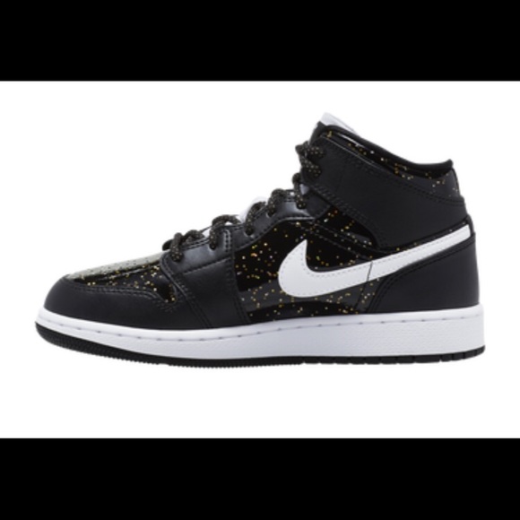 Jordan an1 mid Clearance